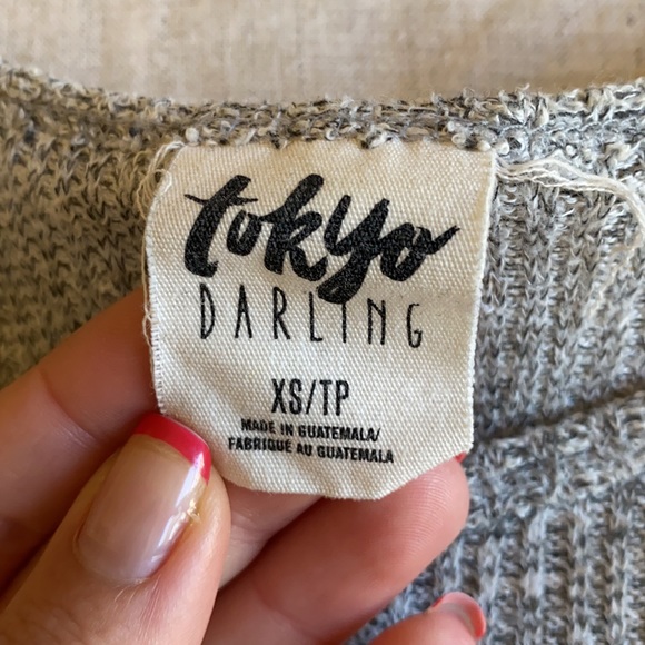 Grey knit top with shoulder cutouts - Picture 2 of 2